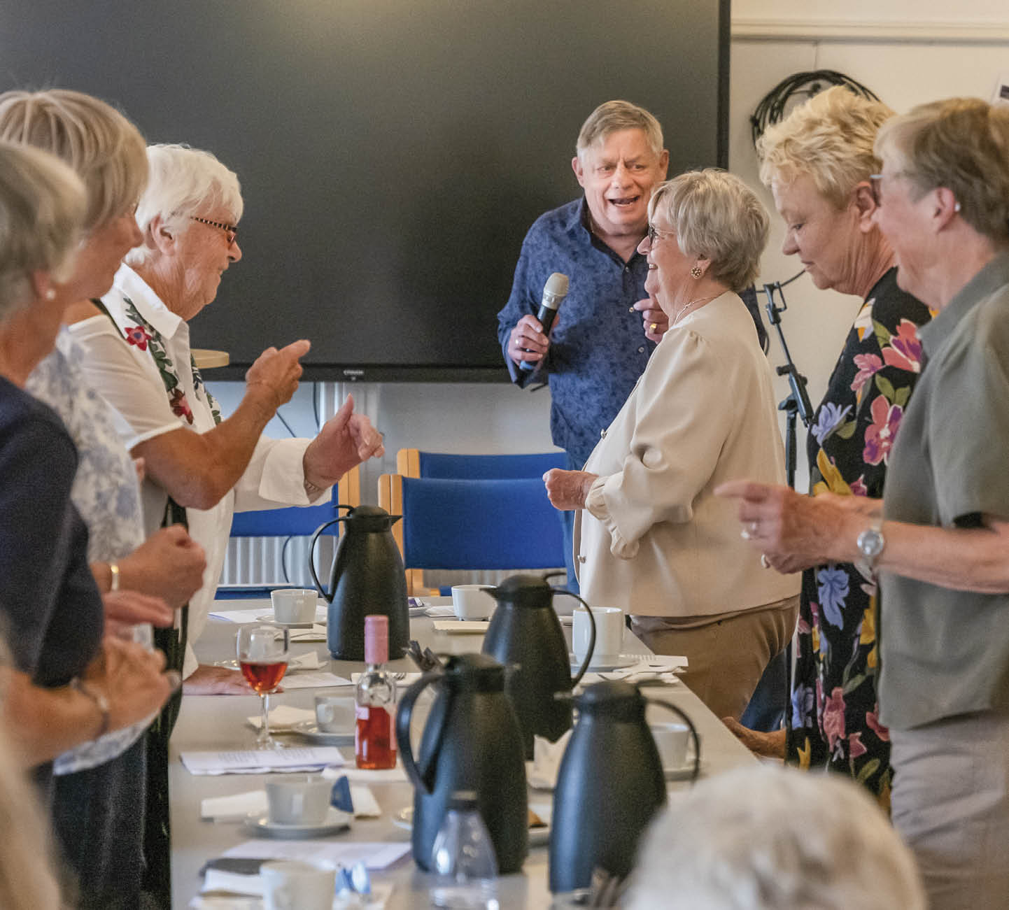 Der er gang i fællessang. Foto: TorbenStender.