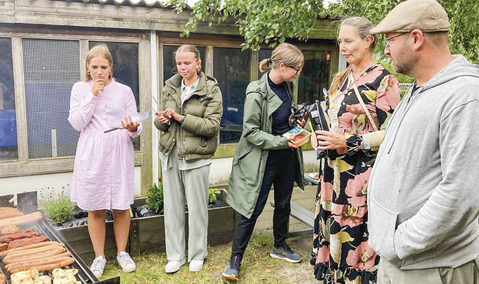 Aftensmaden tilberedes på grillen. Foto: Nordstrandens Vuggestue.