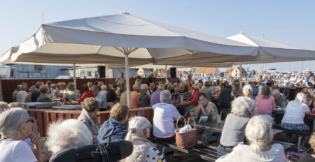 Copenhagen Cohen Ensemble havde et stort publikum på Dragør Røgeri søndag. Foto: TorbenStender.