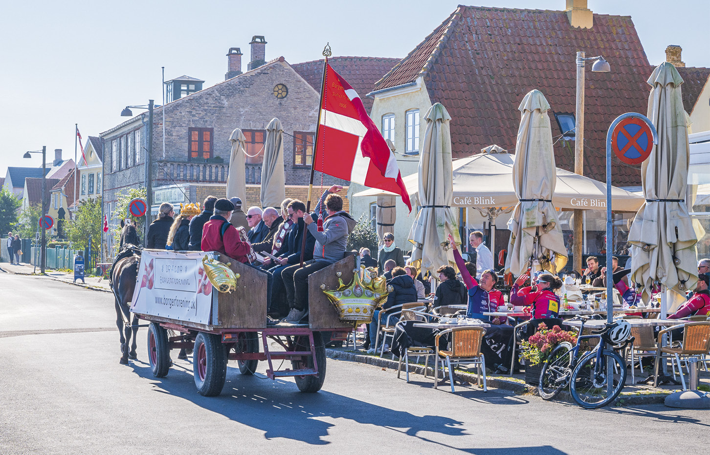 Søs Ludvigsen har blandt andet selskab af borgerforeningens bestyrelse på turen til Beghuset. Foto: TorbenStender.