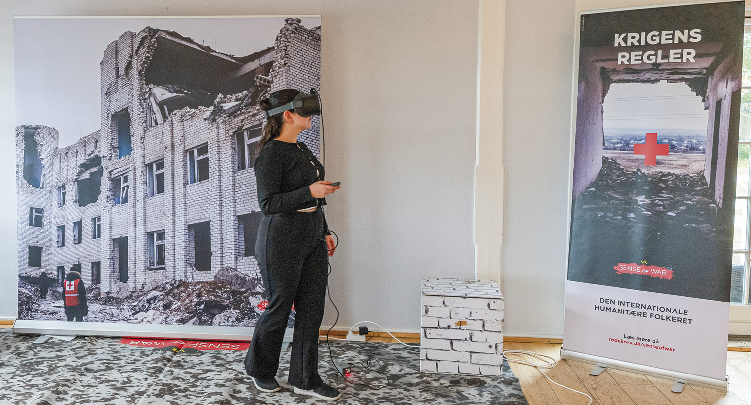 På dagen for landsindsamlingen kan man på Dragør Badehotel se Røde Kors’ Virtual Reality-udstilling om krigens regler, som er hele forudsætningen for nødhjælp i krigszoner. Foto: TorbenStender.