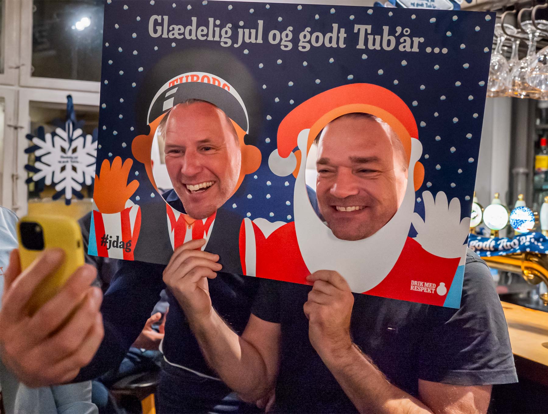 Øllet skyldes ned med en juleselfie. Foto: TorbenStender.